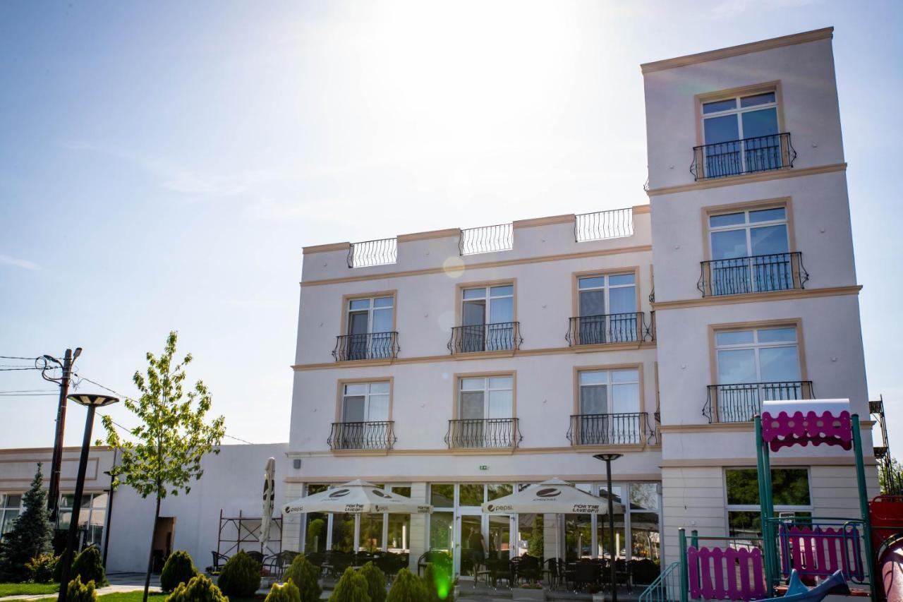 Unique Garden Hotel Brăila Exterior foto